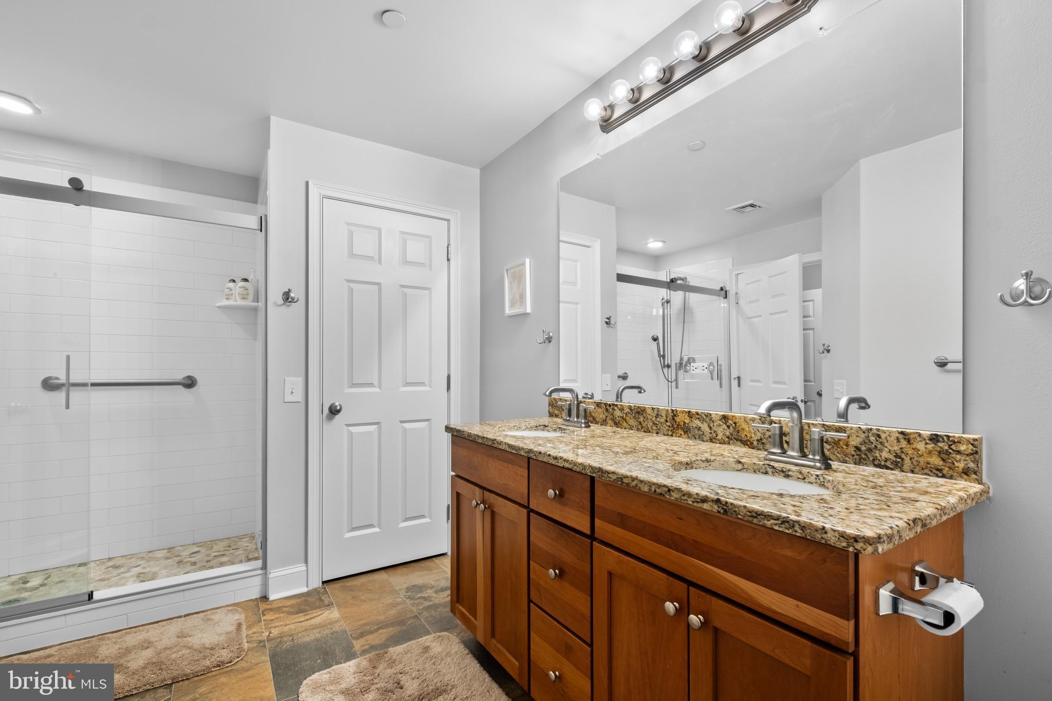 500 Admirals Way, Unit 211 Philadelphia, PA 19146 - Photo 21 of 45