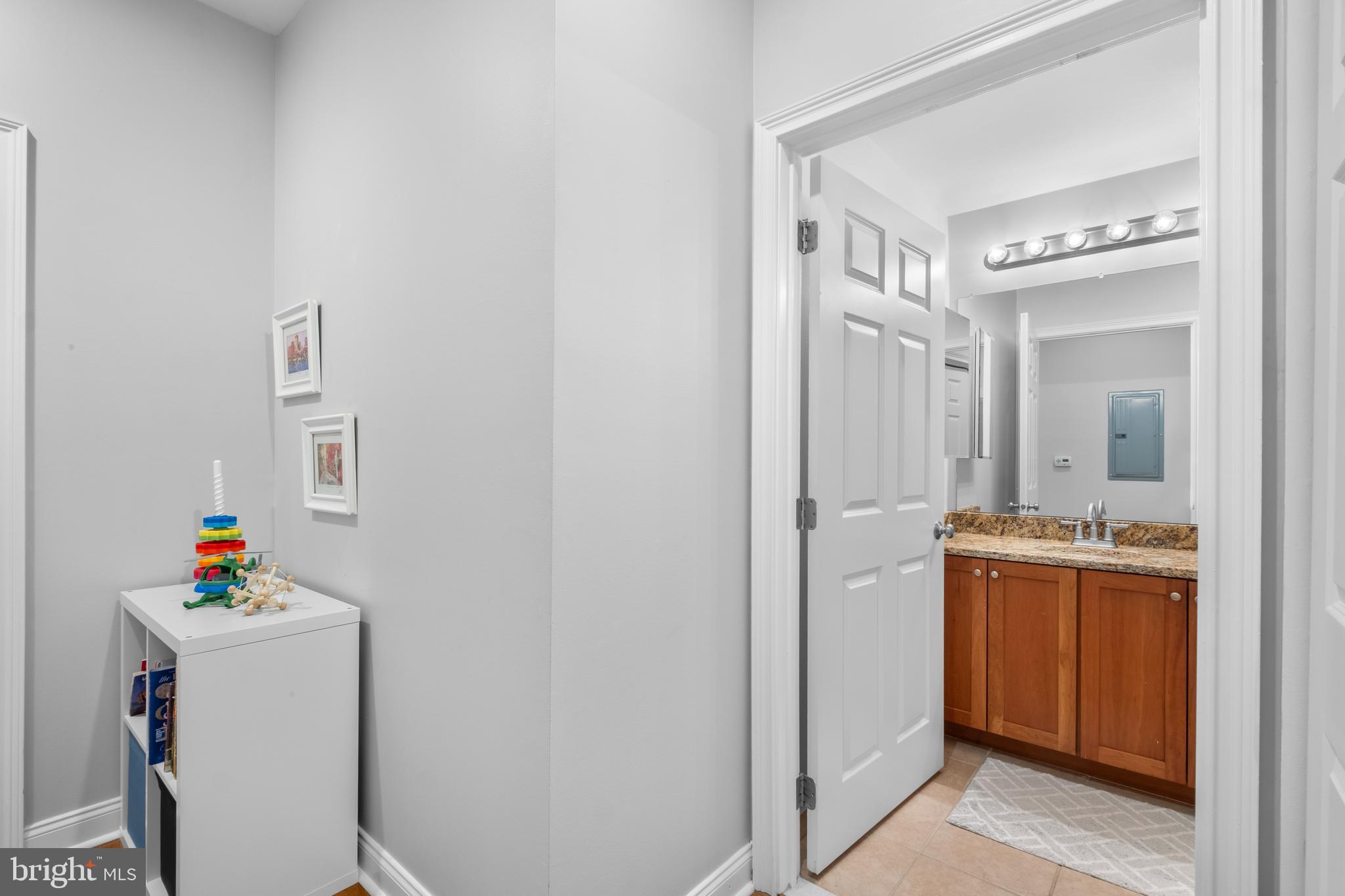 500 Admirals Way, Unit 211 Philadelphia, PA 19146 - Photo 27 of 45