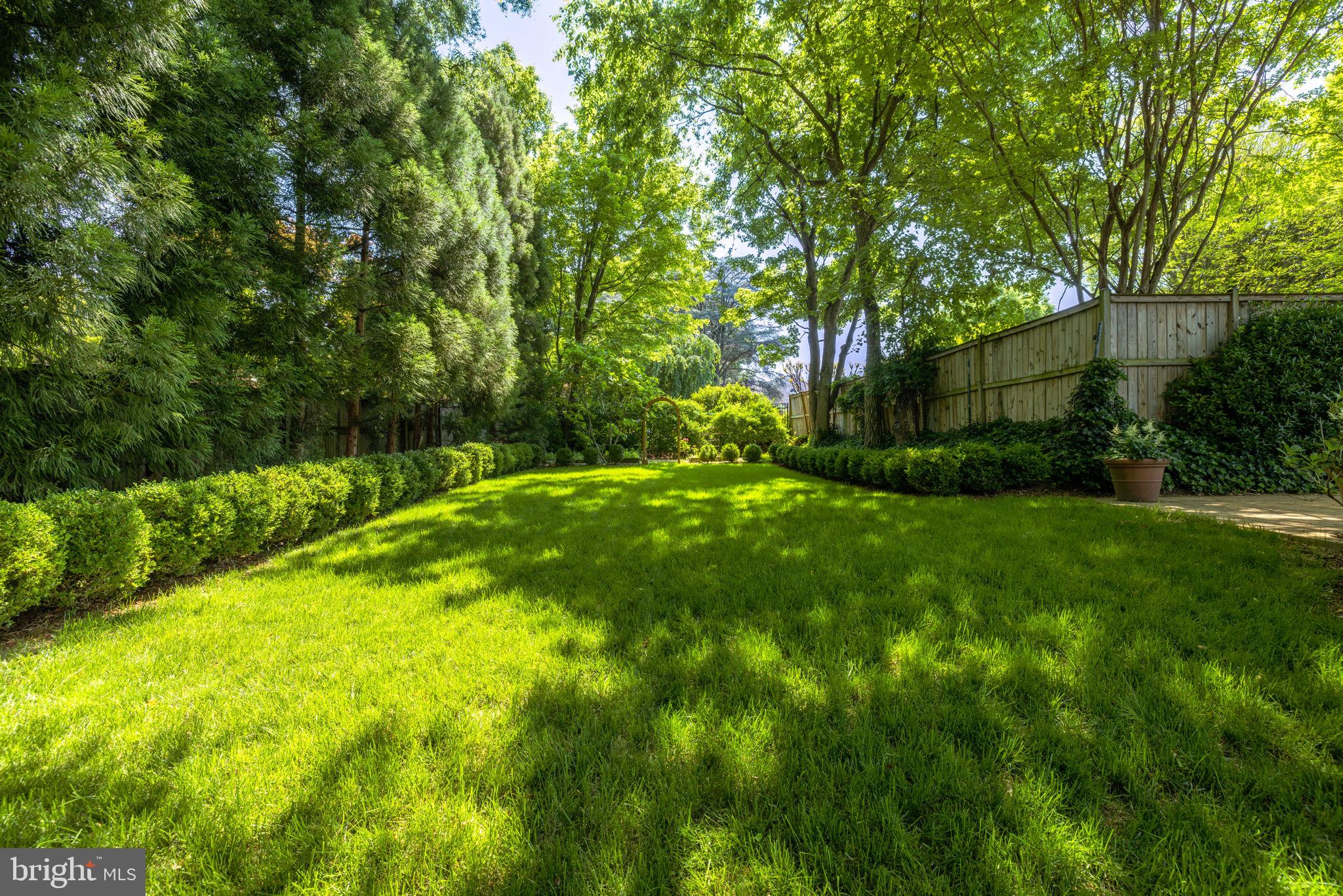 4635 Kenmore Drive Northwest Washington, DC 20007 - Photo 5 of 28 Gracious 11,000 SQ FT Lot