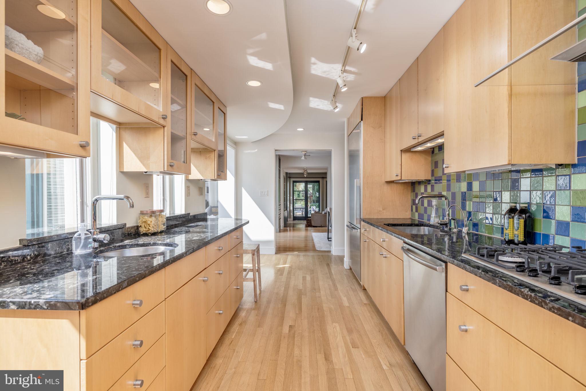 4635 Kenmore Drive Northwest Washington, DC 20007 - Photo 8 of 28 Kitchen full of light