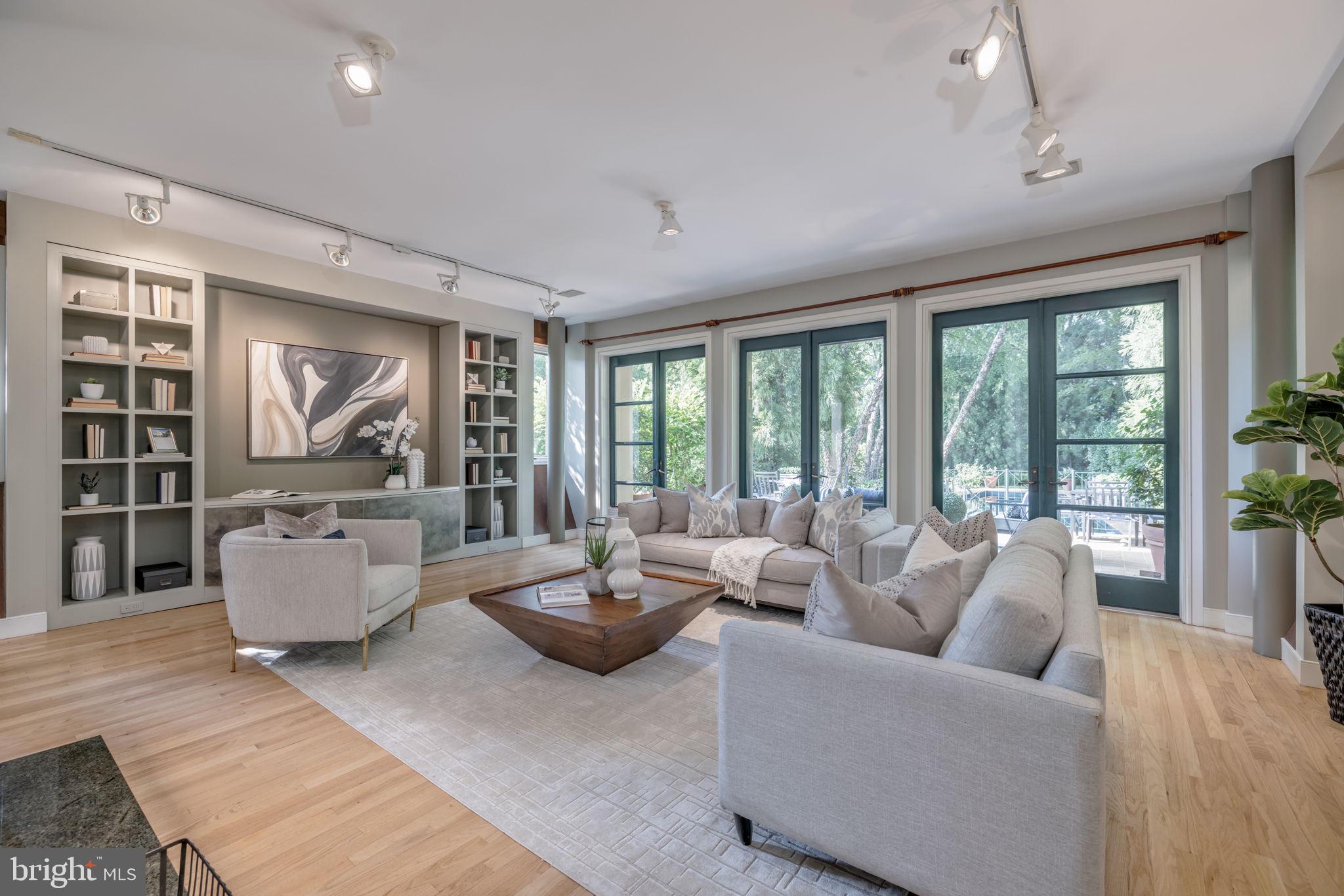 4635 Kenmore Drive Northwest Washington, DC 20007 - Photo 9 of 28 Living room w/plentiful built-ins