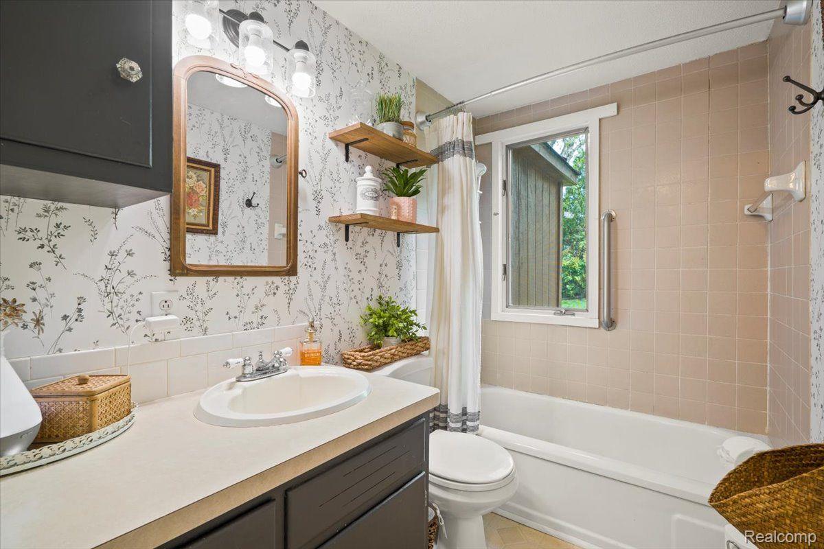 9200 Davisburg Road Clarkston, MI 48348 - Photo 50 of 77 Apartment Bath