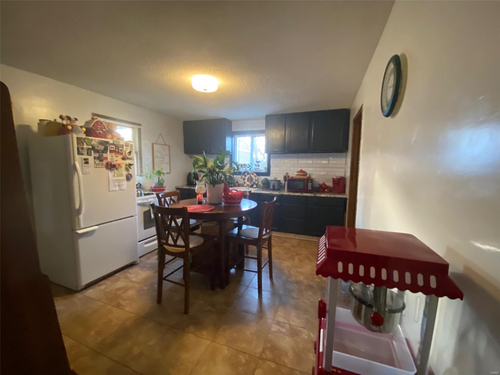 580 South Spruce Street Nokomis, IL 62075 - Photo 11 of 20