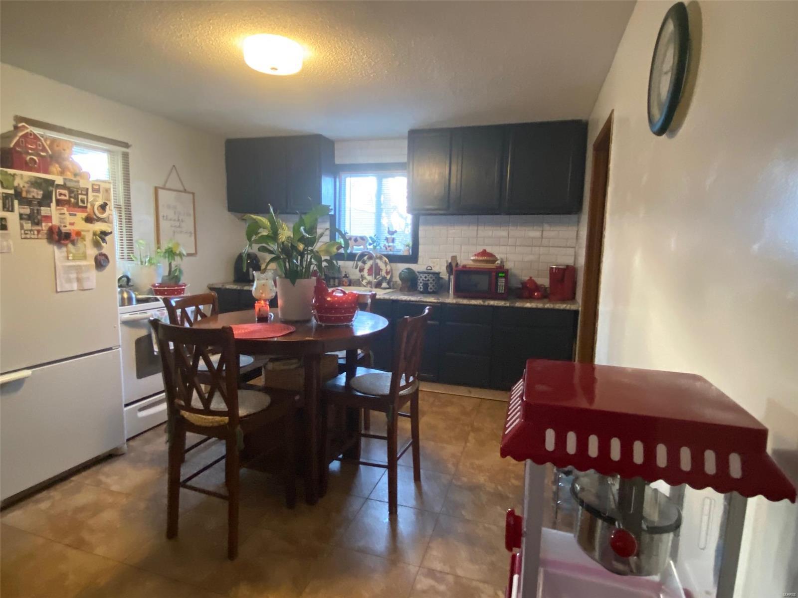 580 South Spruce Street Nokomis, IL 62075 - Photo 12 of 20