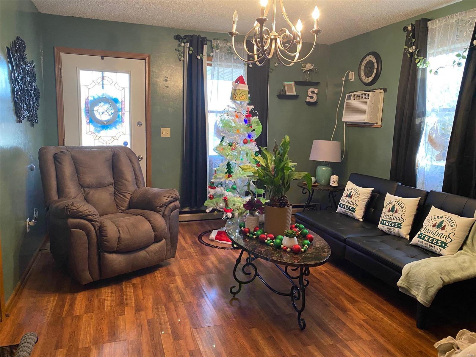 580 South Spruce Street Nokomis, IL 62075 - Photo 8 of 20