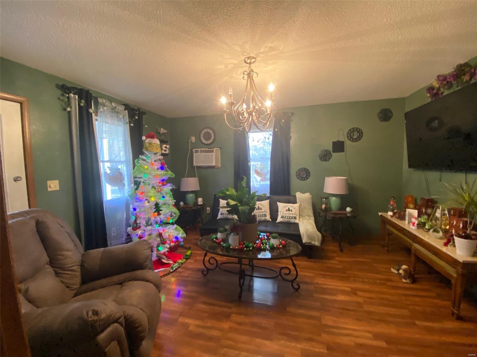 580 South Spruce Street Nokomis, IL 62075 - Photo 10 of 20