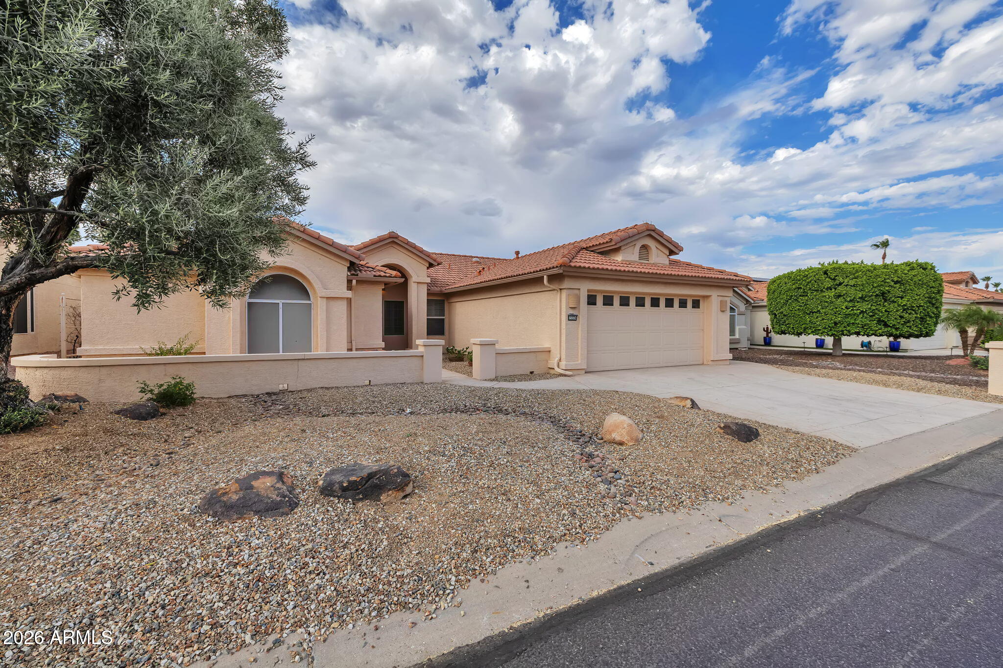 15324 Piccadilly Road Goodyear, AZ 85395 - Photo 3 of 30