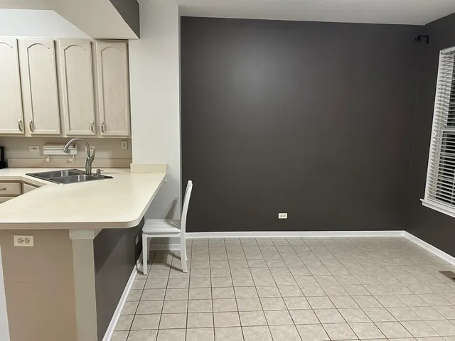 $2,600 | 761 Dillon Court, Grayslake, IL 60030