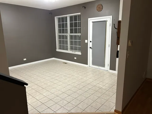 $2,600 | 761 Dillon Court, Grayslake, IL 60030