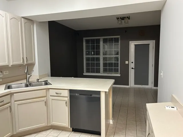 $2,600 | 761 Dillon Court, Grayslake, IL 60030