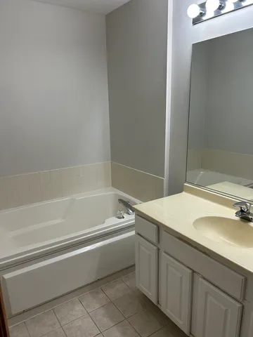 $2,600 | 761 Dillon Court, Grayslake, IL 60030