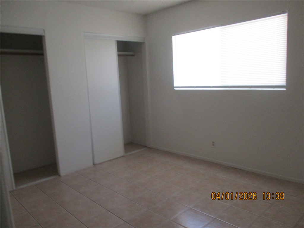 363 Rio Grande Court, Unit B Bullhead City, AZ 86442 - Photo 9 of 16 an empty room with a window