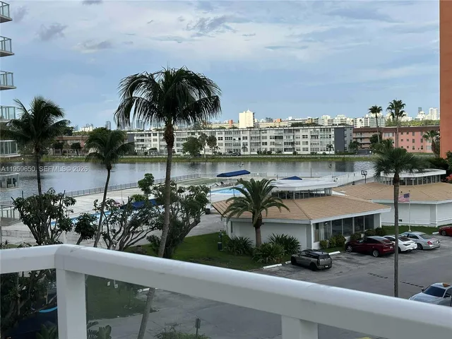 $259,000 | 1301 Northeast Miami Gardens Drive, Unit 425W, Miami, FL 33179