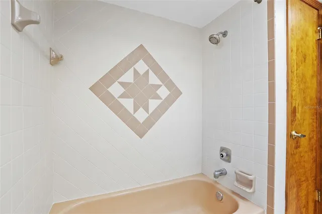 a view of a livingroom with furniture and a ceiling fan