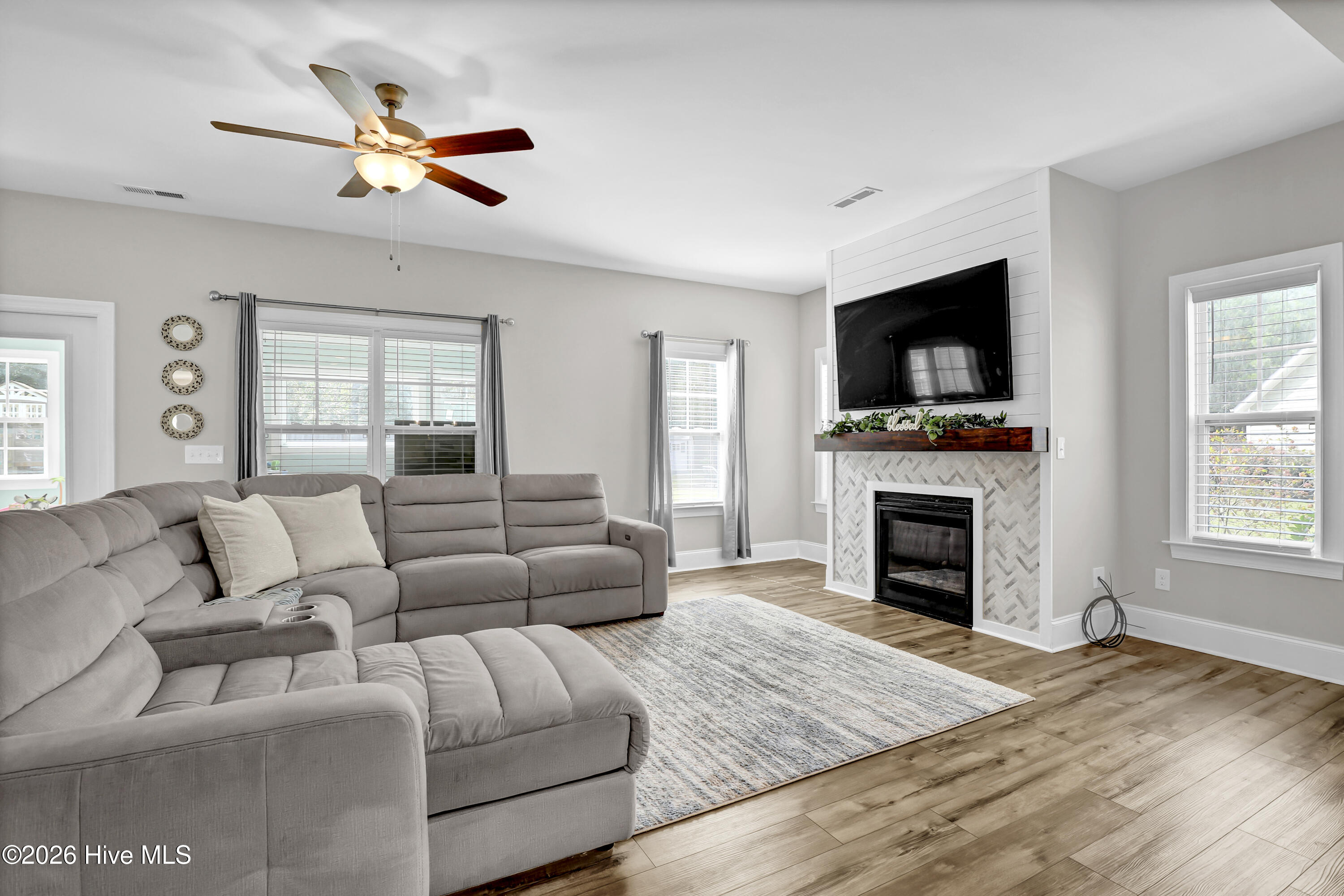 413 Canter Crest Road Hampstead, NC 28443 - Photo 16 of 56 Living Room