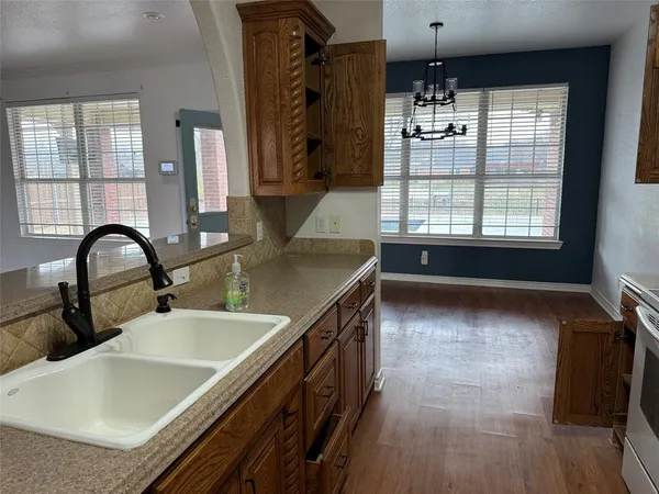 $552,500 | 543 Islet Drive, Runaway Bay, TX 76426