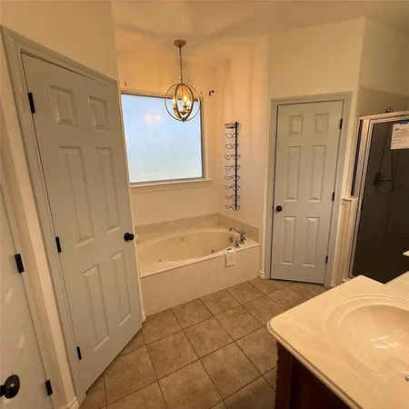 $552,500 | 543 Islet Drive, Runaway Bay, TX 76426