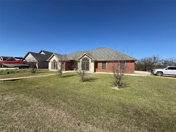 $552,500 | 543 Islet Drive, Runaway Bay, TX 76426