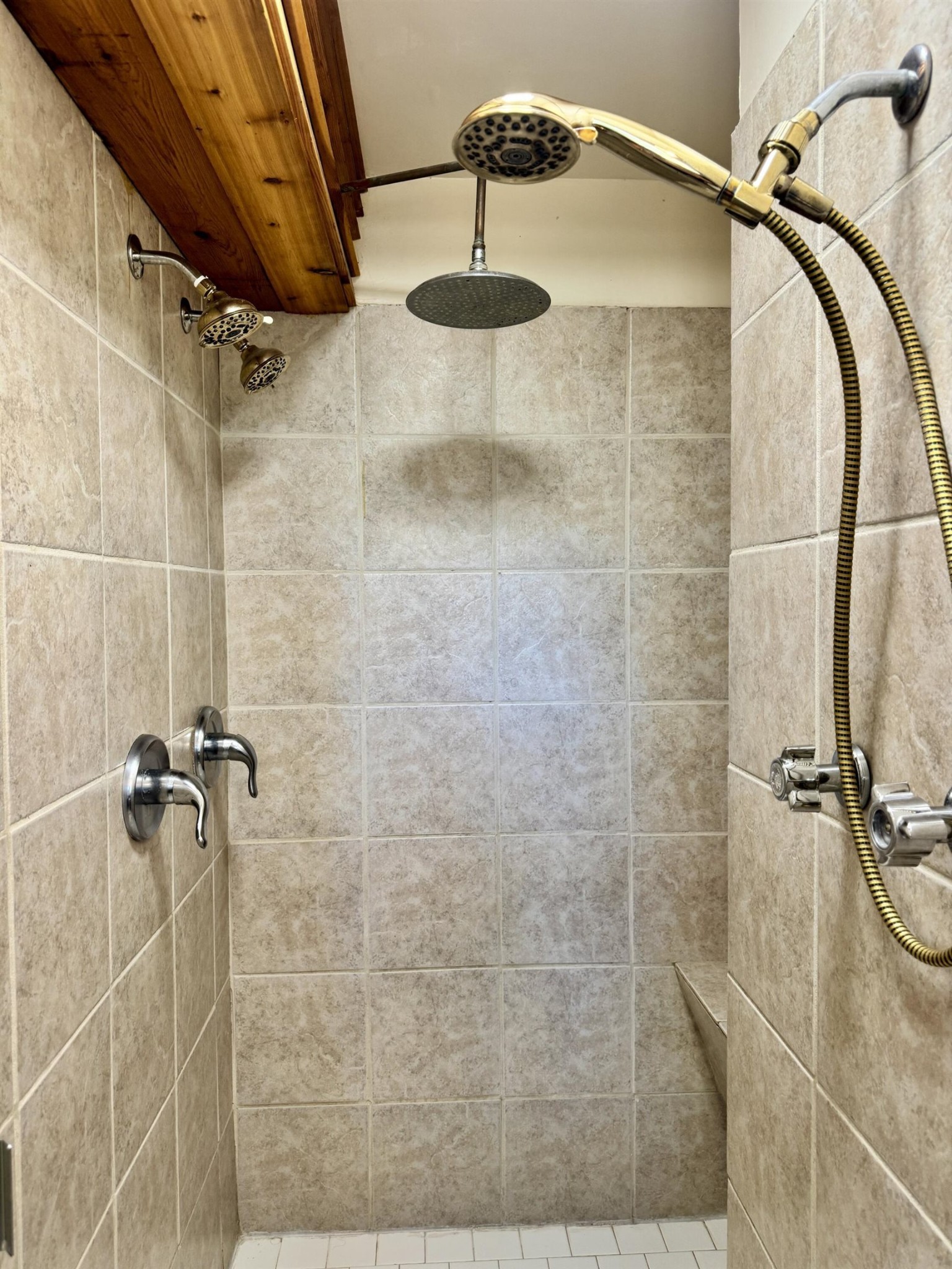 240 Avon Road Memphis, TN 38117 - Photo 15 of 27 a bathroom with a shower