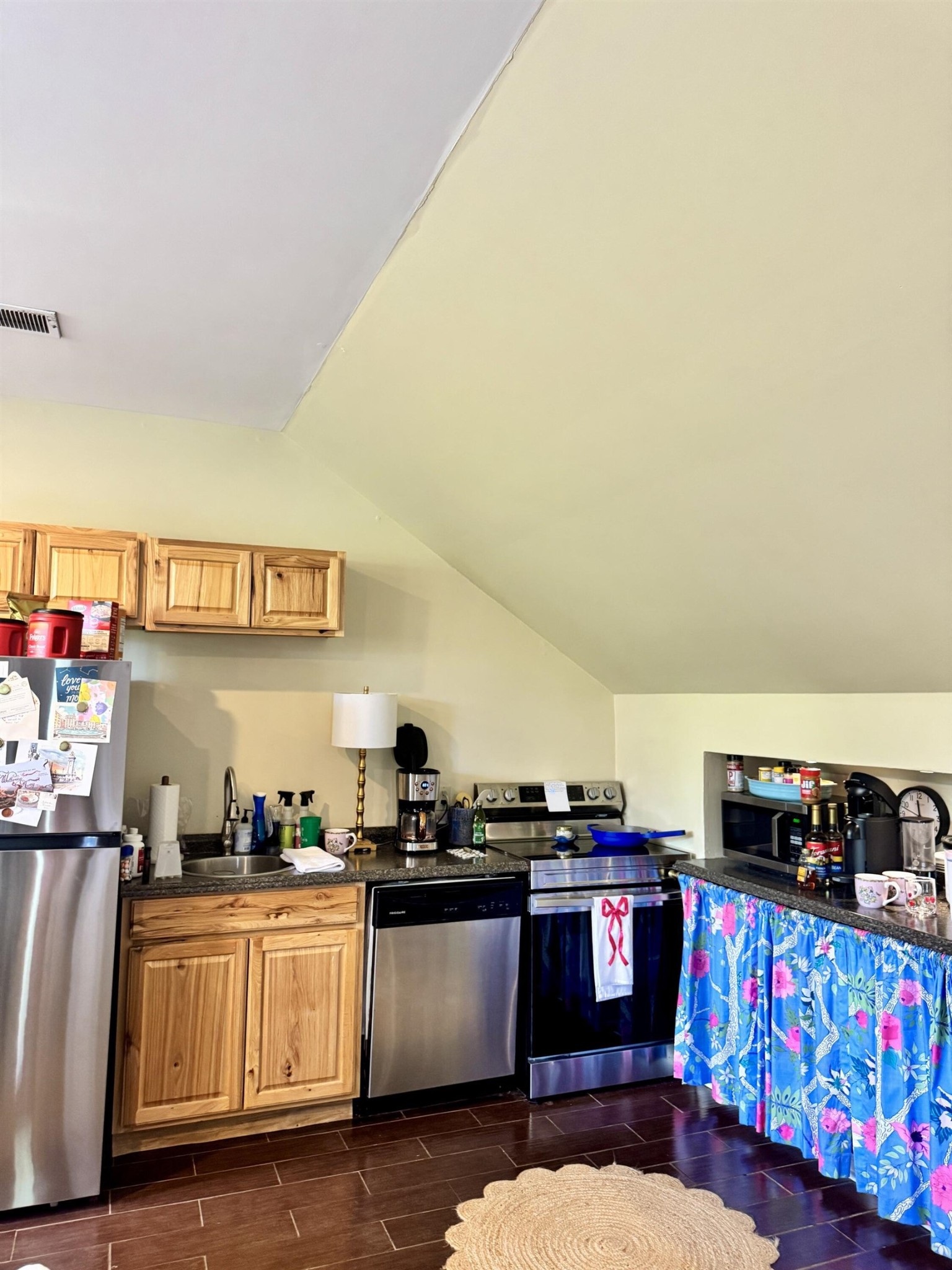 240 Avon Road Memphis, TN 38117 - Photo 25 of 27 a kitchen with stainless steel appliances a stove a sink and a refrigerator