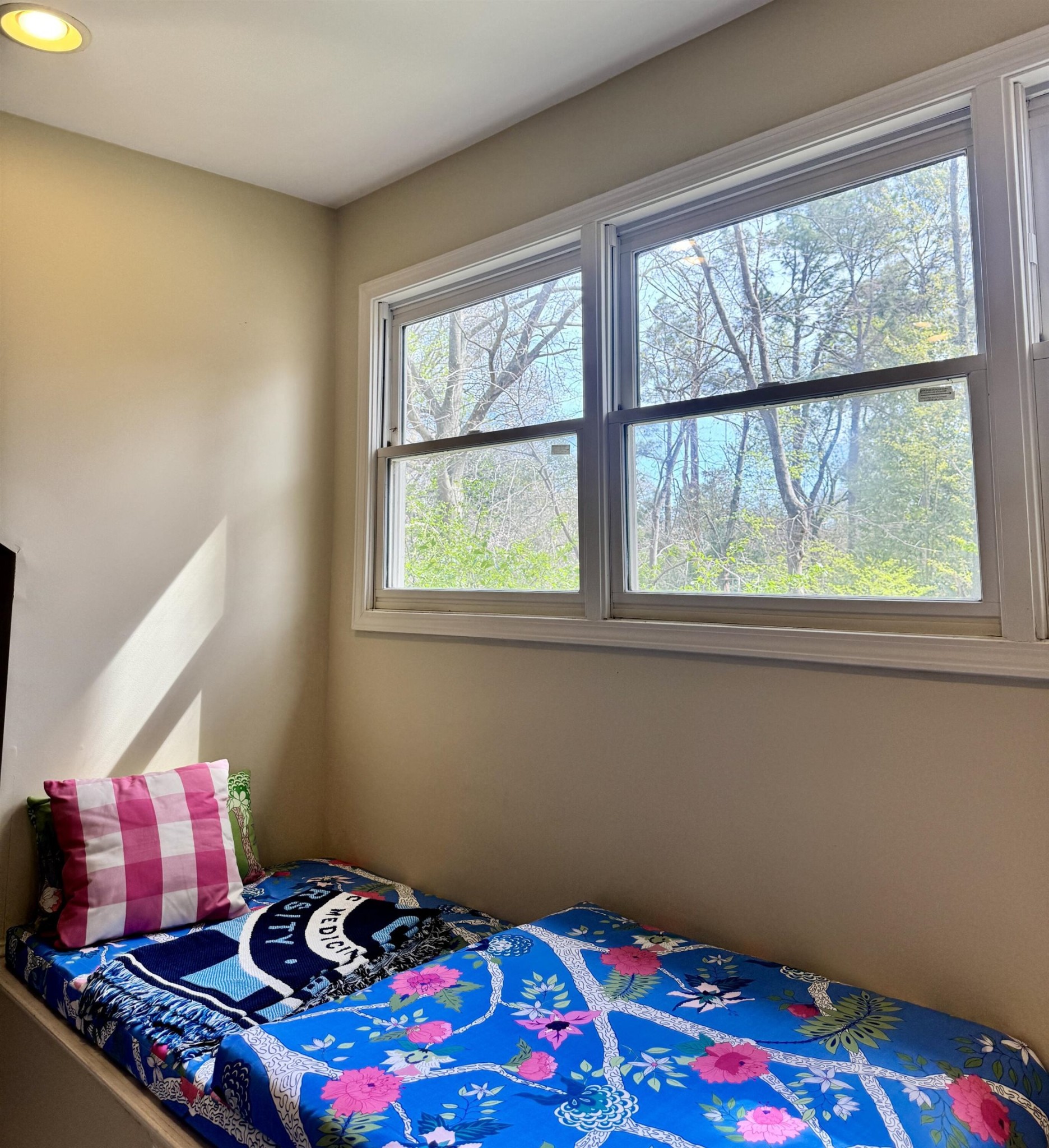 240 Avon Road Memphis, TN 38117 - Photo 26 of 27 a bedroom with a bed and a window