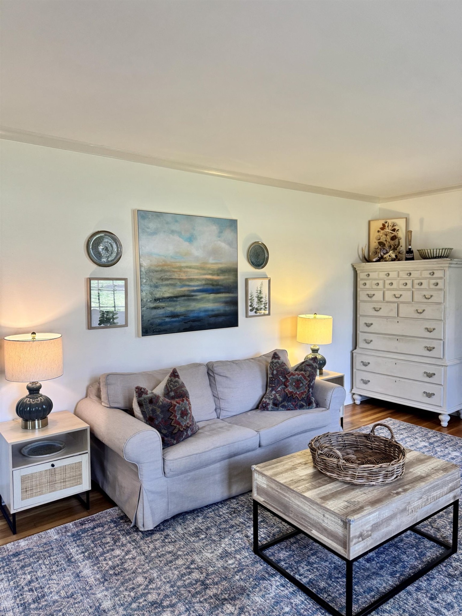 240 Avon Road Memphis, TN 38117 - Photo 3 of 27 a living room with furniture and a couch