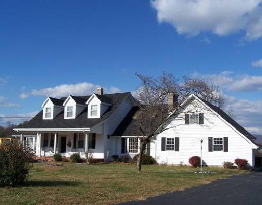 a view of house with garden