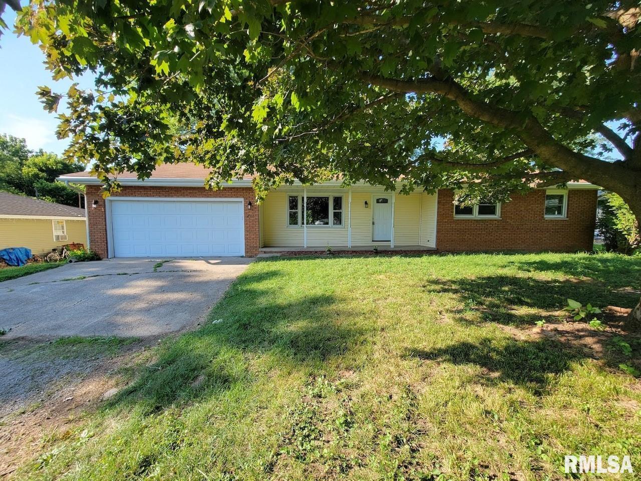 205 Hickory Street Athens, IL 62613 - Photo 1 of 44 Gallery Image 1