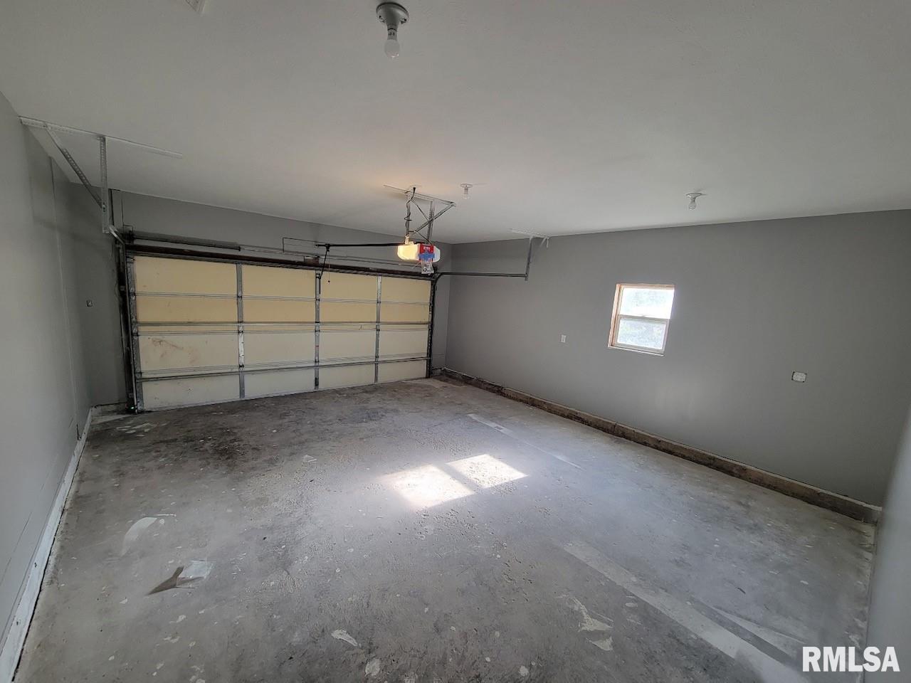 205 Hickory Street Athens, IL 62613 - Photo 38 of 44 Gallery Image 38