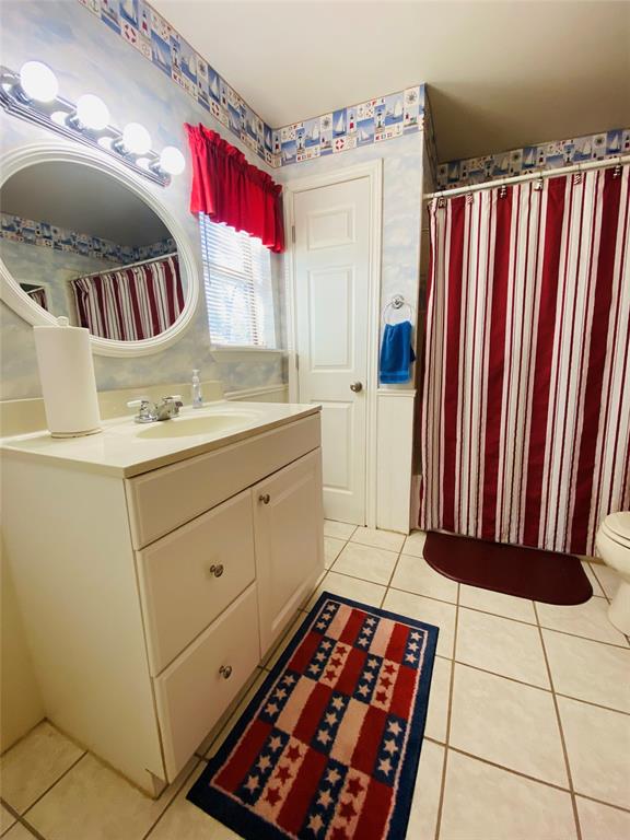 806 North 10th Street Haskell, TX 79521 - Photo 12 of 16 a bathroom with a sink and a mirror