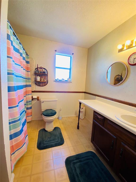 806 North 10th Street Haskell, TX 79521 - Photo 9 of 16 a bathroom with a sink and a mirror