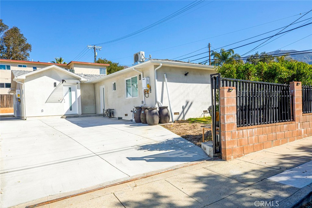 7103 Greeley Street Tujunga, CA 91042 - Photo 20 of 33 a view of a house