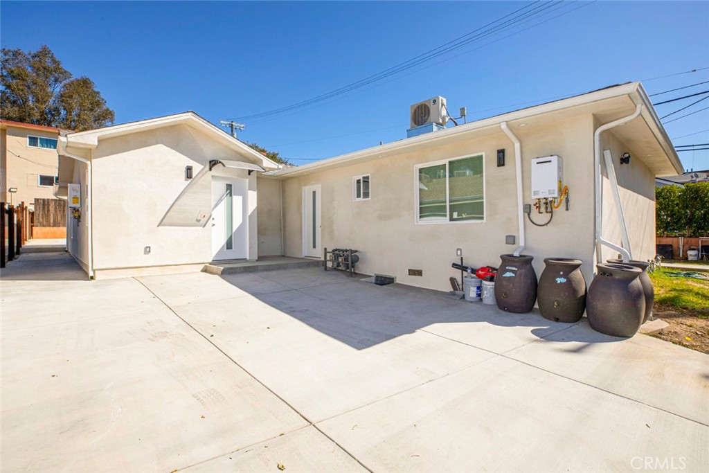 7103 Greeley Street Tujunga, CA 91042 - Photo 23 of 33 a view of a back yard of the house