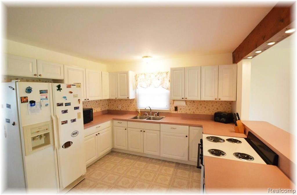 3212 Avon Manor Road Rochester Hills, MI 48307 - Photo 11 of 41
