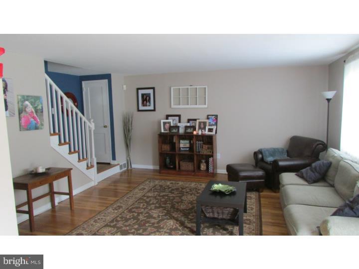 207 Pinehurst Road Wilmington, DE 19803 - Photo 2 of 17 Living Room