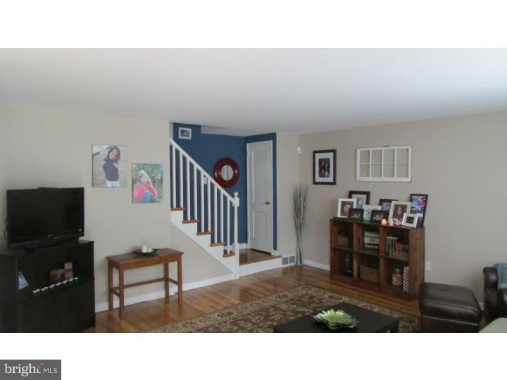 207 Pinehurst Road Wilmington, DE 19803 - Photo 3 of 17 Living Room