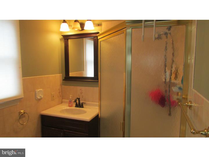 207 Pinehurst Road Wilmington, DE 19803 - Photo 10 of 17 Bathroom