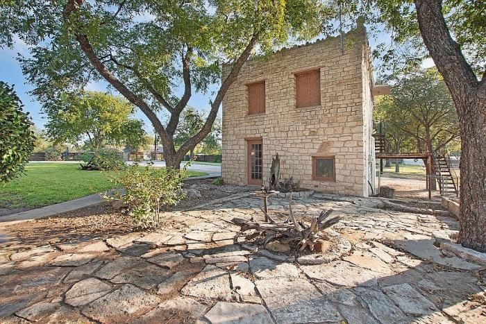 1102 West 4th Street Lampasas, TX 76550 - Photo 11 of 40