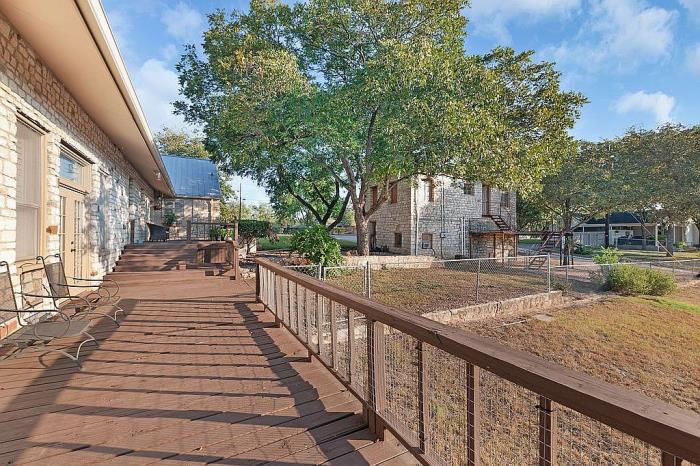 1102 West 4th Street Lampasas, TX 76550 - Photo 5 of 40