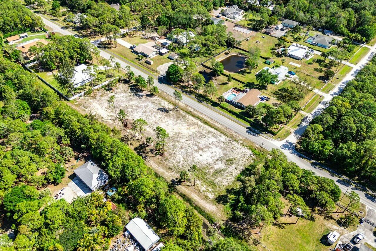 7160 Mellen Lane North Jupiter, FL 33478 - Photo 5 of 15 a view of a garden