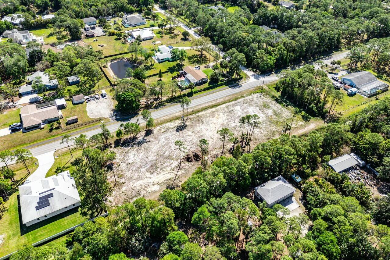 7160 Mellen Lane North Jupiter, FL 33478 - Photo 8 of 15 a view of a garden with plants
