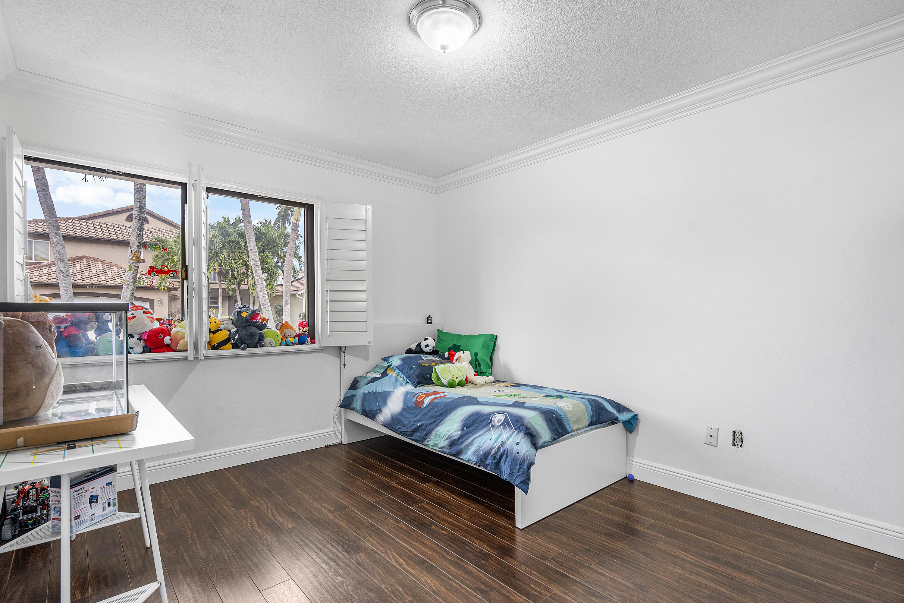 6100 Manchester Lane Davie, FL 33331 - Photo 25 of 30 a bedroom with a bed and a large window