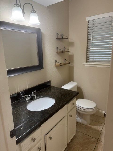 6026 Coral Ridge Road Houston, TX 77069 - Photo 7 of 34 Half bath between formal dining room and kitchen.