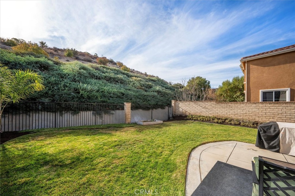 19944 Christopher Lane Saugus, CA 91350 - Photo 2 of 25