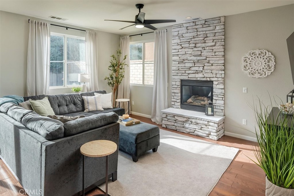 19944 Christopher Lane Saugus, CA 91350 - Photo 5 of 25