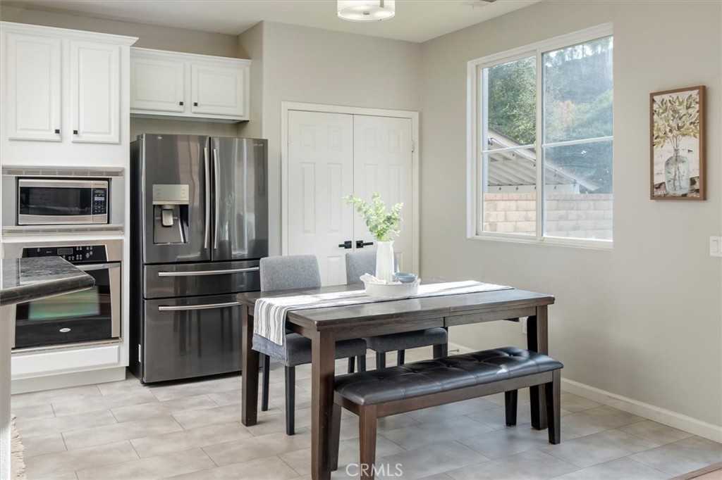 19944 Christopher Lane Saugus, CA 91350 - Photo 9 of 25