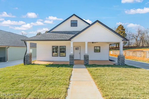 $429,900 | 924 Stratford Avenue, Sweetwater, TN 37874