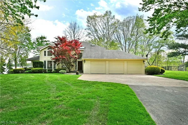 $920,000 | 1551 Lake Crest Drive, Roaming Shores, OH 44084