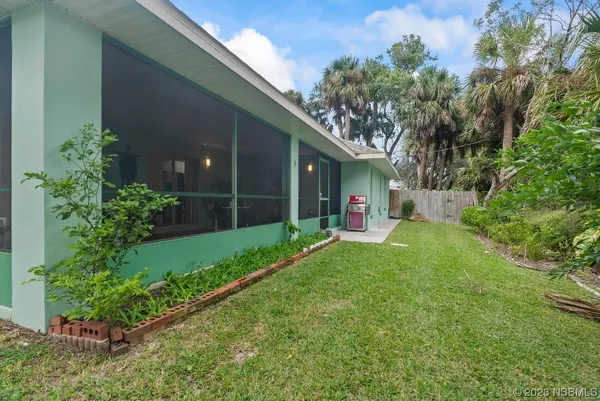 a view of a chair in a backyard