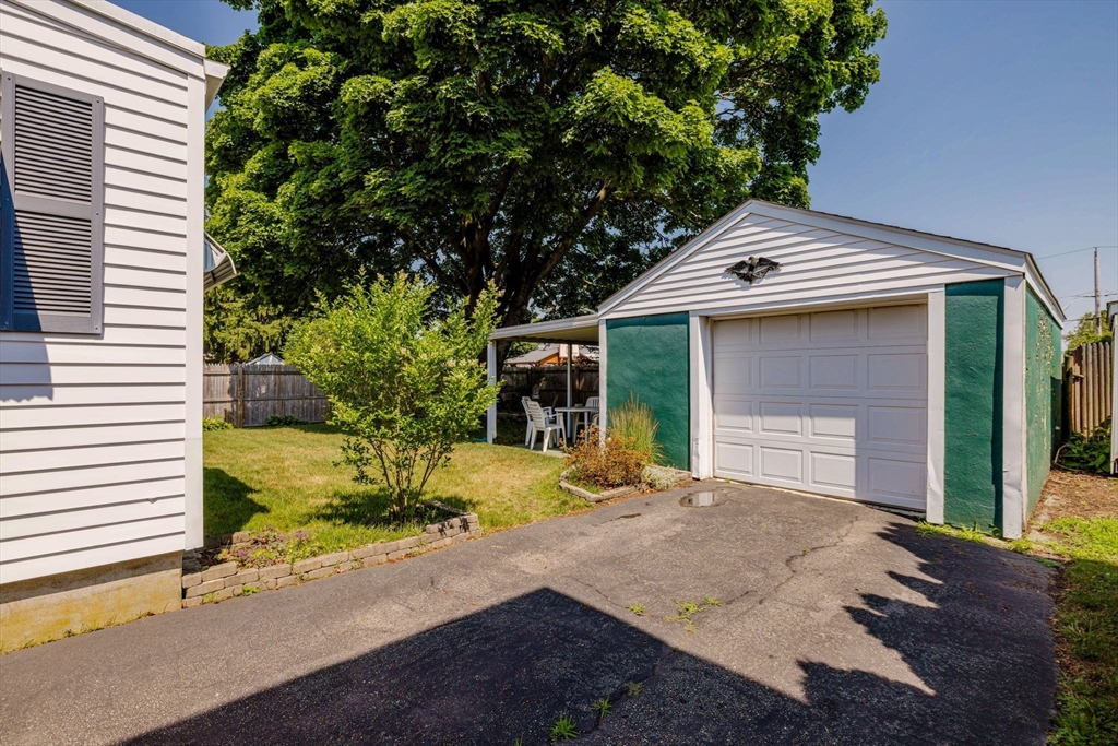 156 Harris Street Pawtucket, RI 02861 - Photo 4 of 41